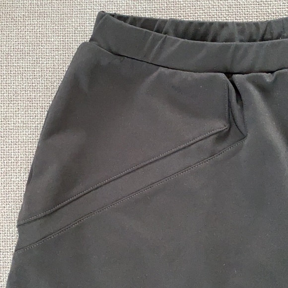 Black DTL Skort, size Medium/6 - Picture 2 of 7